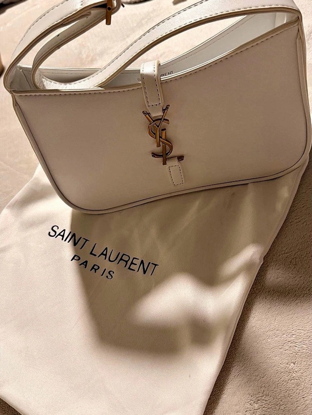 Saint Laurent Le 5 à 7 Shoulder Bag Shoulder Bag in White Like New